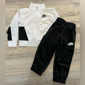 NWOT 2T Nike outfit